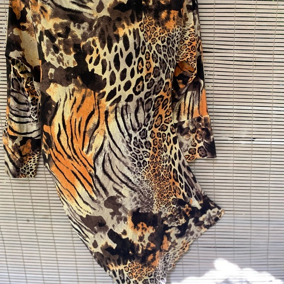 Per Se Animal Print. Stretchy Blouse - Picture 4 of 8